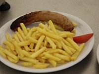 MG 4488 Bratwurst mit Pommes-Frites